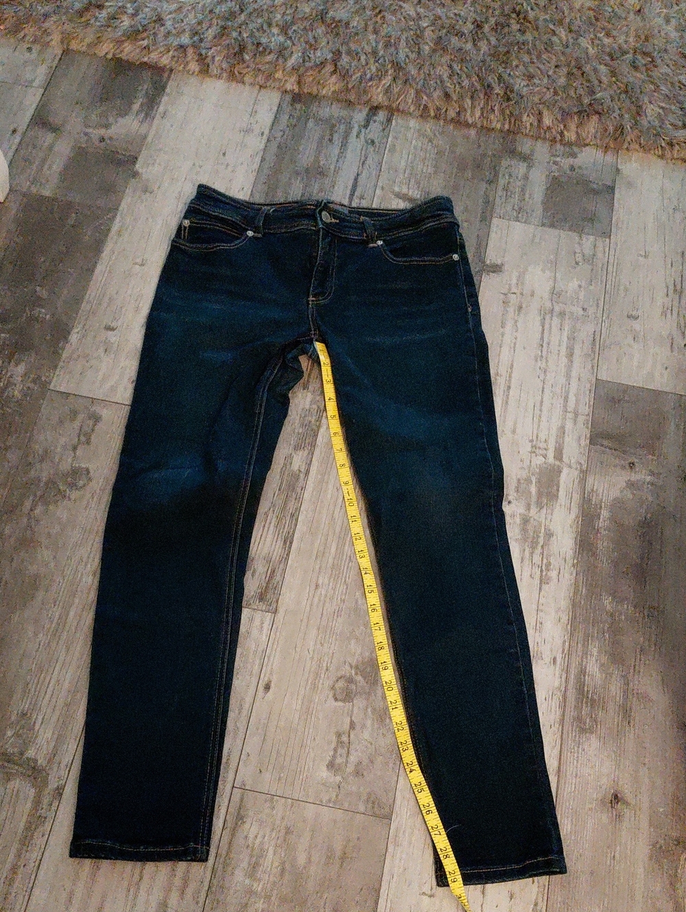 Chico's SO SLIMMING Slim Leg Dark Denim Jean. Chico's Size 00